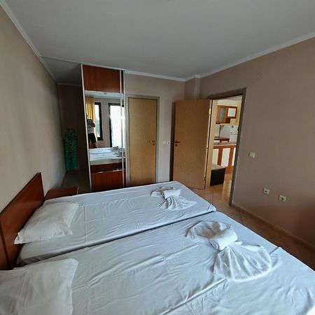 Marina Delfin Apartments - Top Location & Pet Friendly Sveti Vlas Dış mekan fotoğraf
